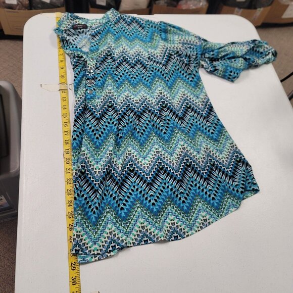 Cocomo Womens Liquid Knit Geometric Top Size 3X Blue Roll Tab Sleeve Y Neck - Picture 8 of 8